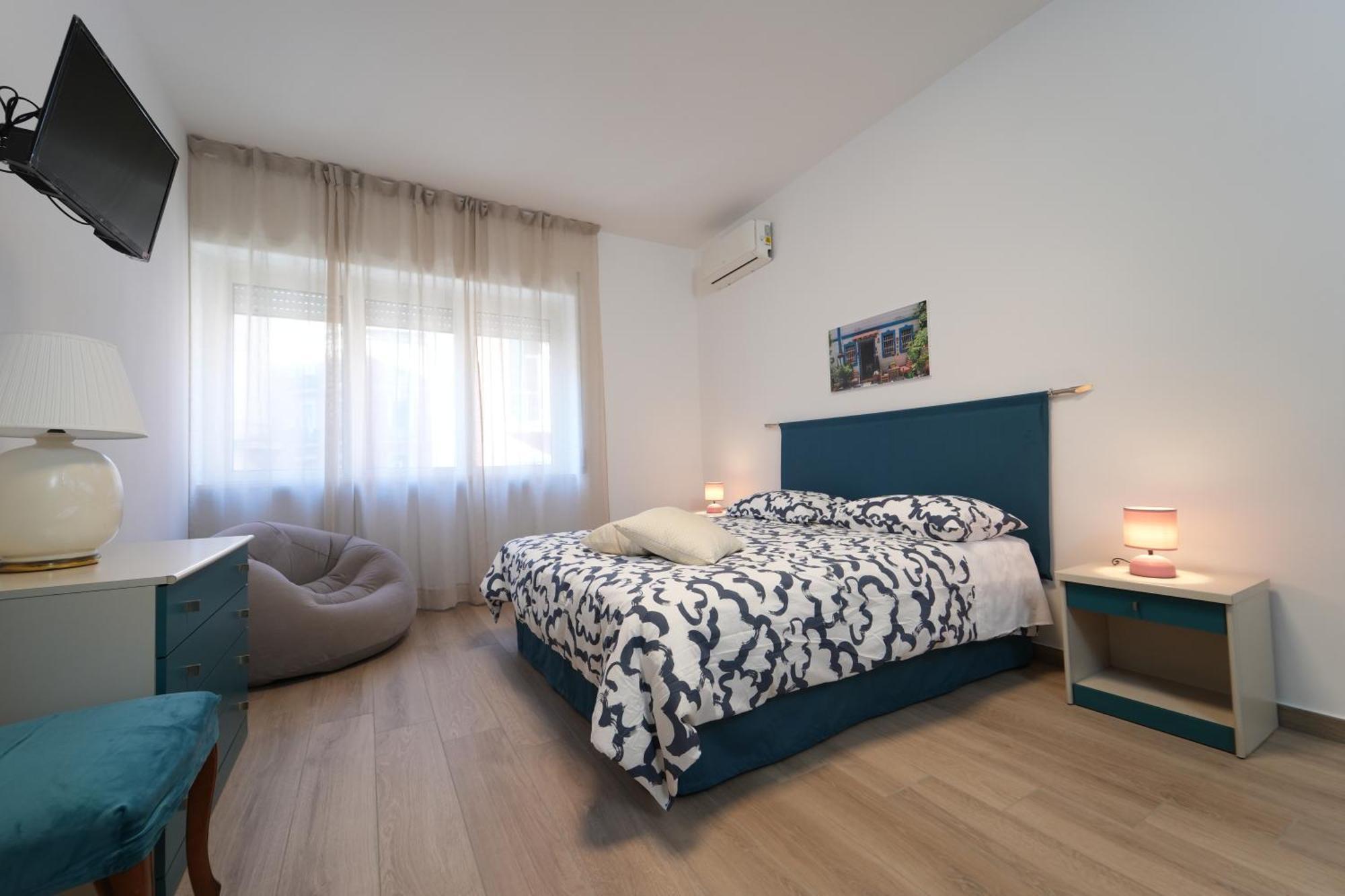 Panorama Vesuvius Affittacamere Guesthouse With Lift Near To Subway In Napoli Center Exterior photo
