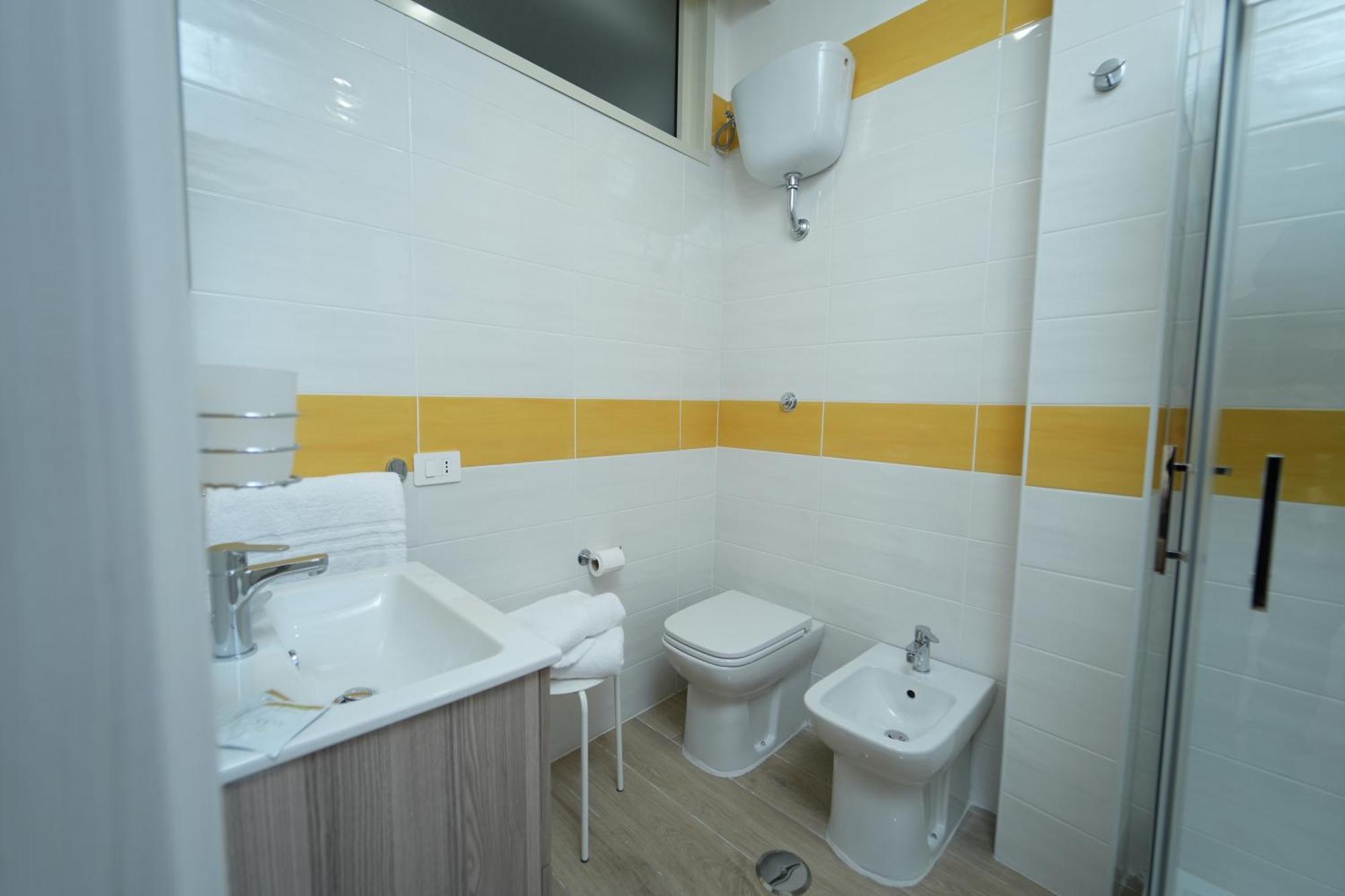 Panorama Vesuvius Affittacamere Guesthouse With Lift Near To Subway In Napoli Center Exterior photo
