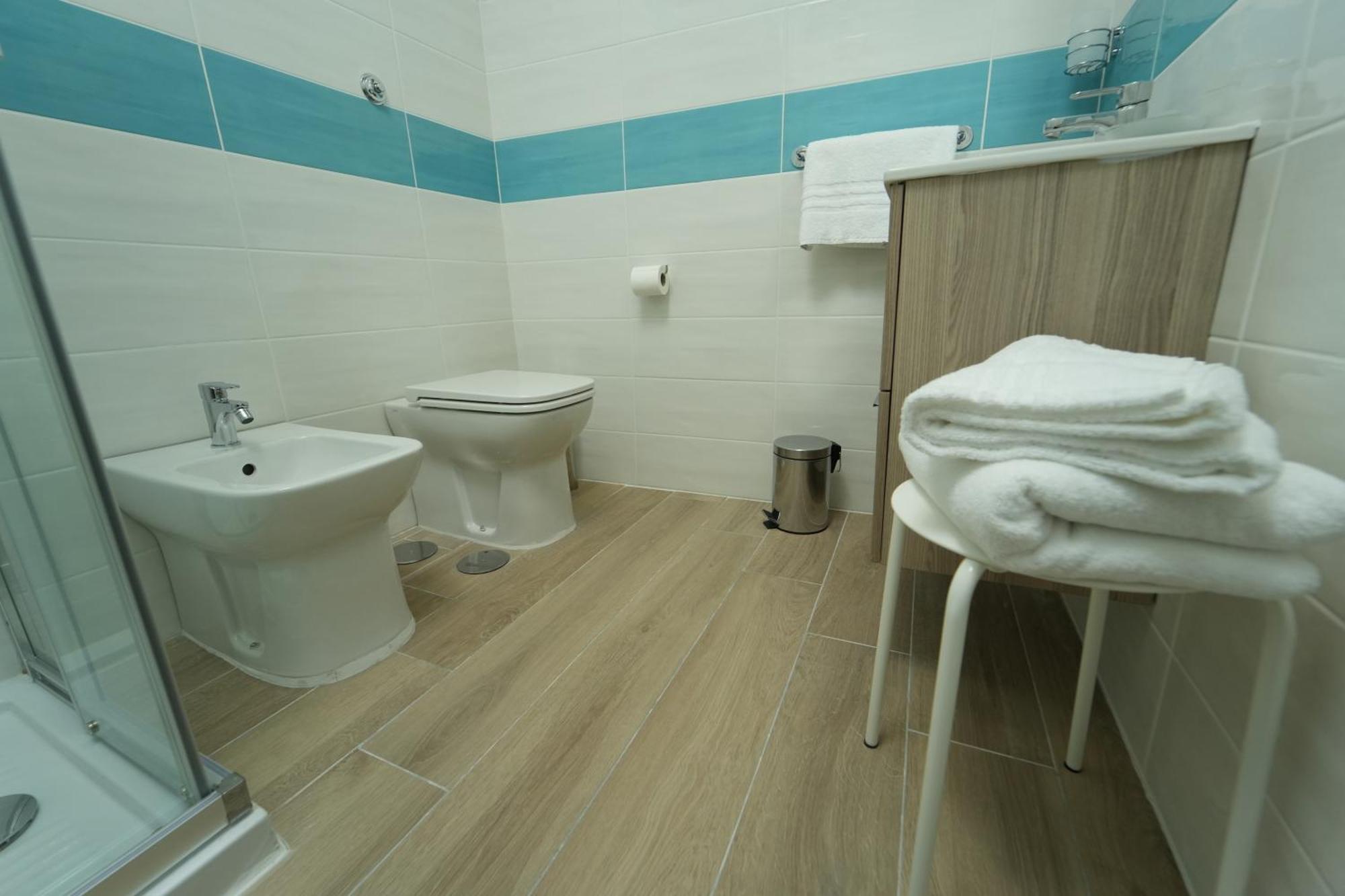 Panorama Vesuvius Affittacamere Guesthouse With Lift Near To Subway In Napoli Center Exterior photo